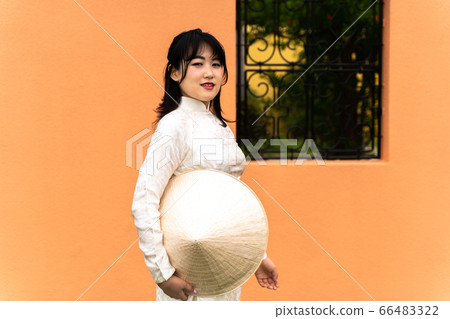 一個穿著Ao-zai的女人 一個穿著Ao-zai的女人 66483322