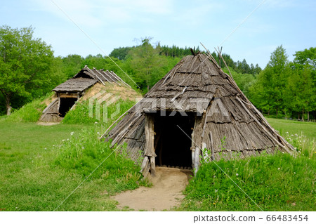 繩紋時代的洞穴型住宅 66483454