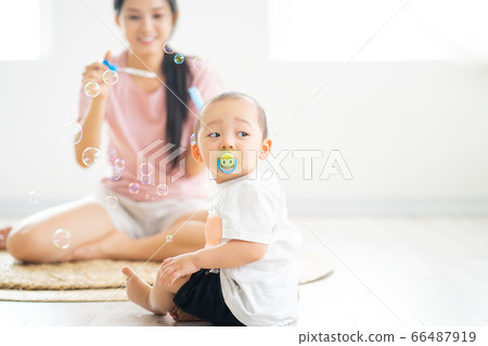 Mother and son playing in the floor 66487919