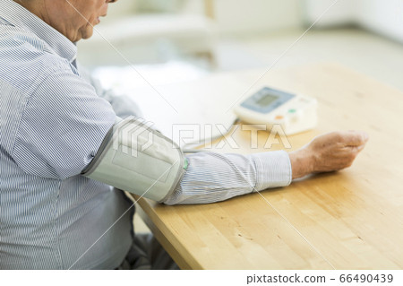 高級男性血壓計 66490439