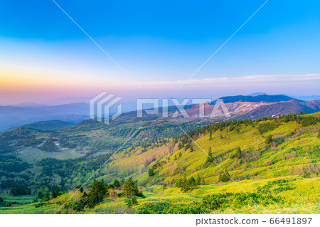 Early summer Shibutoge morning view [Gunma Prefecture] 66491897