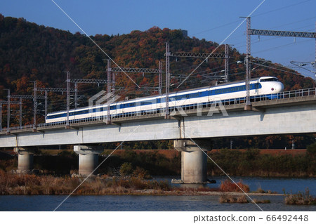 Sanyo Shinkansen Series 0 (reprinted painting) that crosses the autumnal Yoshii River 66492448