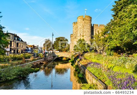 Westgate at the Great Stour River in Canterbury, England 66493234