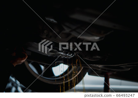 Car mechanic drain automatic transmission fluid Car mechanic drain automatic transmission fluid 66493247