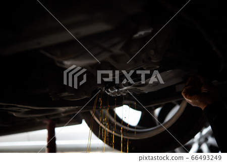Car mechanic drain automatic transmission fluid Car mechanic drain automatic transmission fluid 66493249