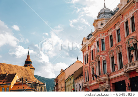 Black Church and old town street in Brasov, Romania 66493929