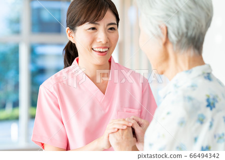 Care senior woman hospital helper carer Care senior woman hospital helper carer 66494342