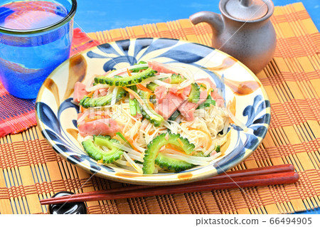 Okinawan food Somin Champloo (Somen Champloo / Somen Chanpuru). Boiled noodles and stir-fried ingredients. 66494905
