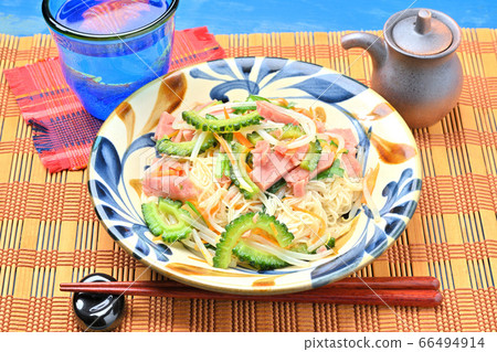 沖繩食品Somin Champloo（Somen Champloo / Somen Chanpuru）。煮麵條和炒的成分。 66494914