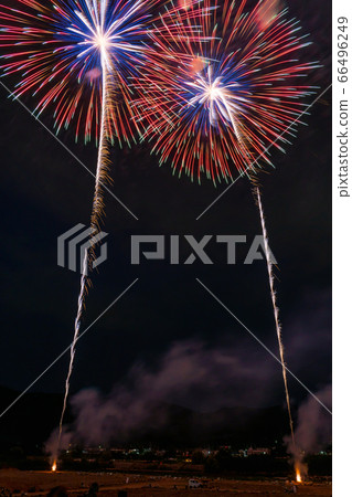 在長野縣上田市千曲河沿岸舉行的信州上田煙花節煙花匯演 66496249