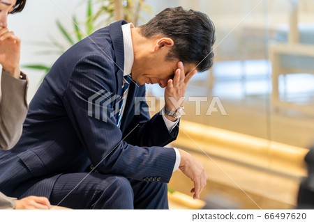 失敗並且掩面的商人 66497620