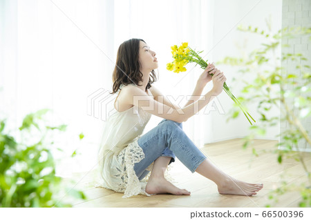 Female flower flower arrangement Female flower flower arrangement 66500396
