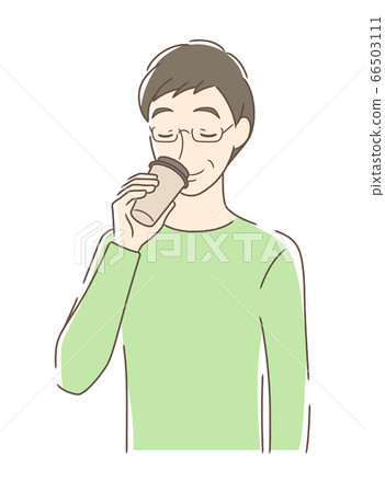 A man drinking a take-out coffee 66503111