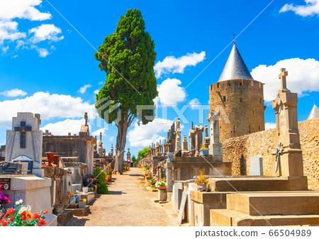 Old cemetery with statues and marble tombstones 66504989