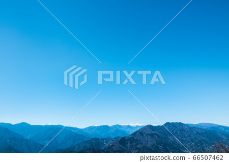 Mt. Minobu, the mountain scenery of the Southern Alps seen from the northern observation deck (Minobu Town, Minamikoma District, Yamanashi Prefecture) 66507462