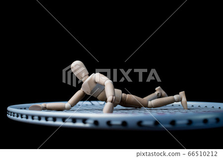 羽毛球拍上的可愛繪圖娃娃 66510212