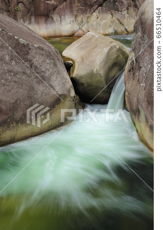 Shinko gorge of fresh green Shinko gorge of fresh green 66510464