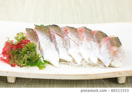 Delicious red barracuda sashimi 66511553
