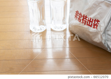 Water in emergency bag and PET bottle Water in emergency bag and PET bottle 66512070