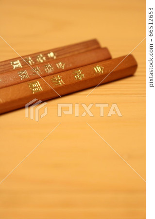 印有祈禱通過的鉛筆[肖像] 66512653