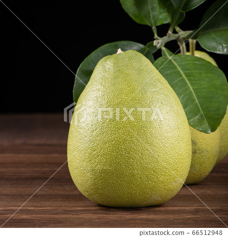 柚子 中秋節 黑色 背景 木板 pomelo dark background ユズ ブンタン 文旦 柚子 中秋節 黑色 背景 木板 pomelo dark background ユズ ブンタン 文旦 66512948