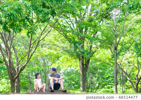 Parents and children having a conversation in the forest park 66514477