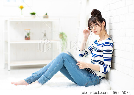 婦女的便衣放鬆 66515084