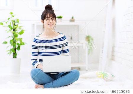 婦女的便衣放鬆 66515085