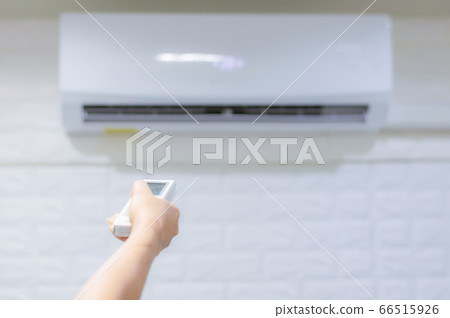 Hand remote control Turning on the air conditioner Hand remote control Turning on the air conditioner 66515926