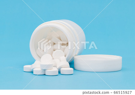 Tablet paracetamol the medical on a blue background 66515927