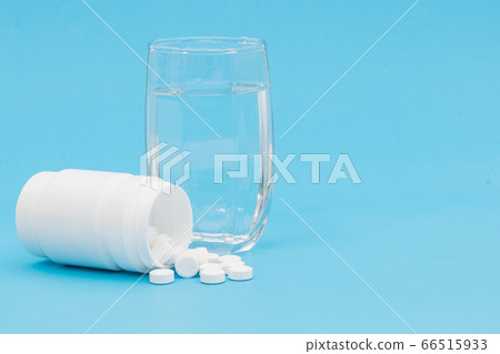Tablet paracetamol the medical on a blue background Tablet paracetamol the medical on a blue background 66515933
