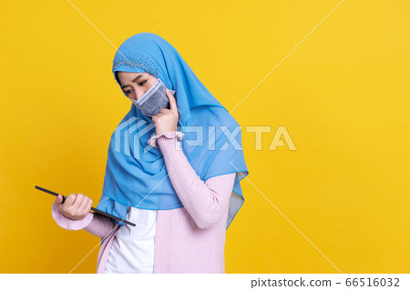 Asian Muslim woman wearing medical mask in hijab 66516032