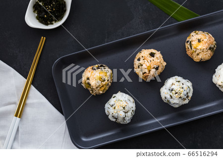 top view Ju Mok Bap (korean rice balls) 66516294