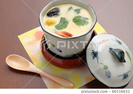 Savory egg custard  66516632