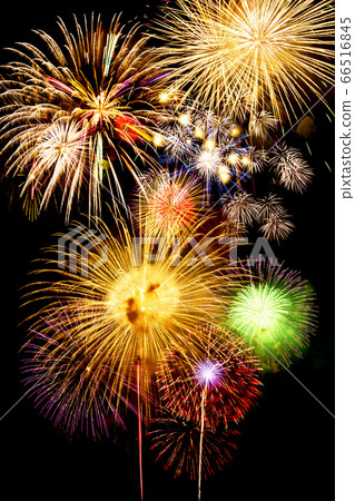 多彩多姿的煙花 多彩多姿的煙花 66516845