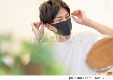 外出前戴黑色口罩，留意頭髮k-pop偶像風格男孩 66517098