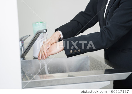 西裝洗手的女人 西裝洗手的女人 66517127