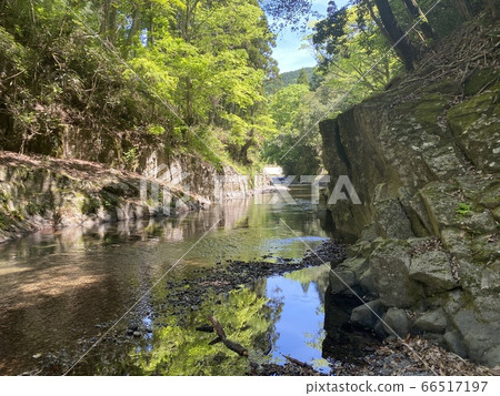 山間溪流 66517197