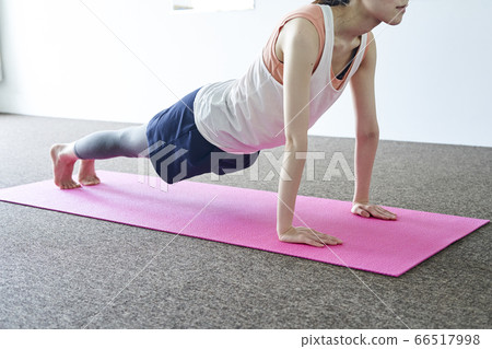 Young Japanese woman training in the room 66517998