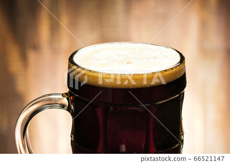 Close-up dark beer with foam in glass 66521147