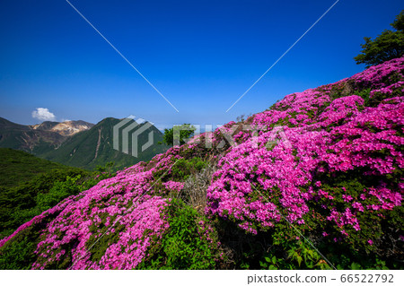 《大分縣九州山脈》宮島美山和蔚藍的天空。 66522792