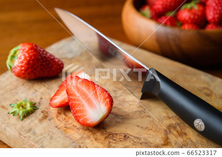 strawberries, strawberry, fruit 66523317