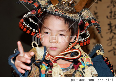 穿盔甲的男孩 66526171