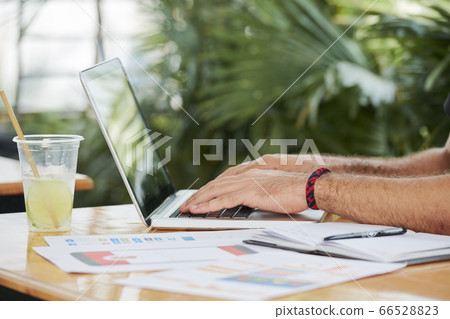 Freelance UI designer 66528823