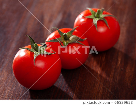 Tomatoes on wooden background Tomatoes on wooden background 66529638