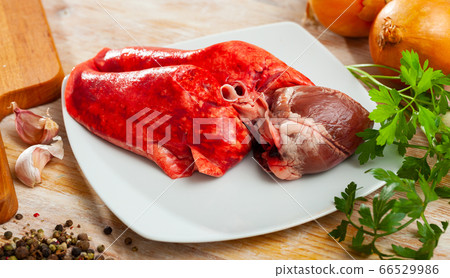 Raw mutton lungs and heart 66529986
