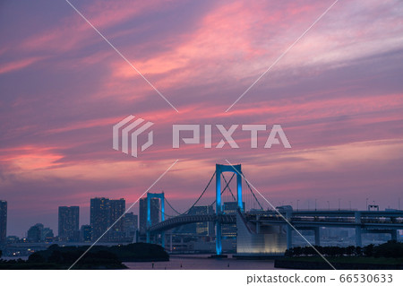 《Tokyo》Scenery of Rainbow Bridge and Odaiba at sunset 《Tokyo》Scenery of Rainbow Bridge and Odaiba at sunset 66530633