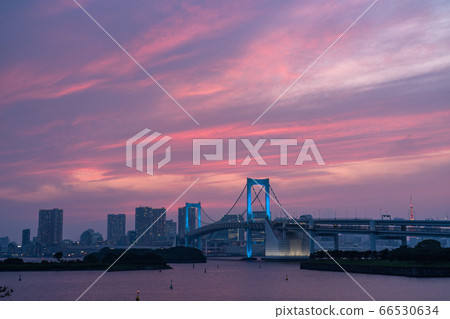 《Tokyo》Scenery of Rainbow Bridge and Odaiba at sunset 《Tokyo》Scenery of Rainbow Bridge and Odaiba at sunset 66530634