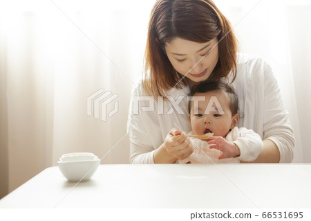 Baby eating baby food 66531695