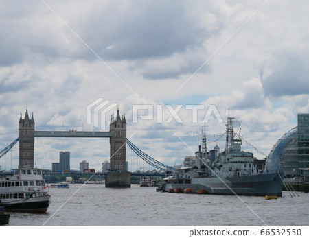 英國泰晤士河上的比利時巡洋艦貝爾法斯特 66532550